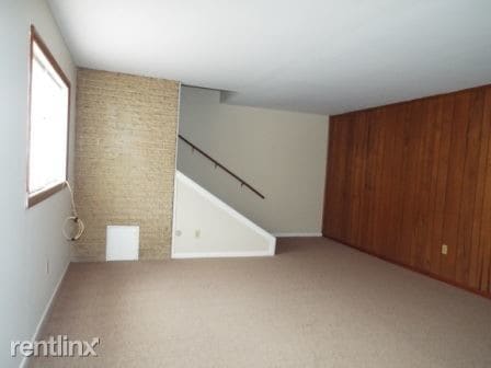 Building Photo - 1 br, 1 bath  - 1057 Schwanger Rd Apt 6