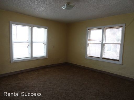 Building Photo - 127 Presa Pl
