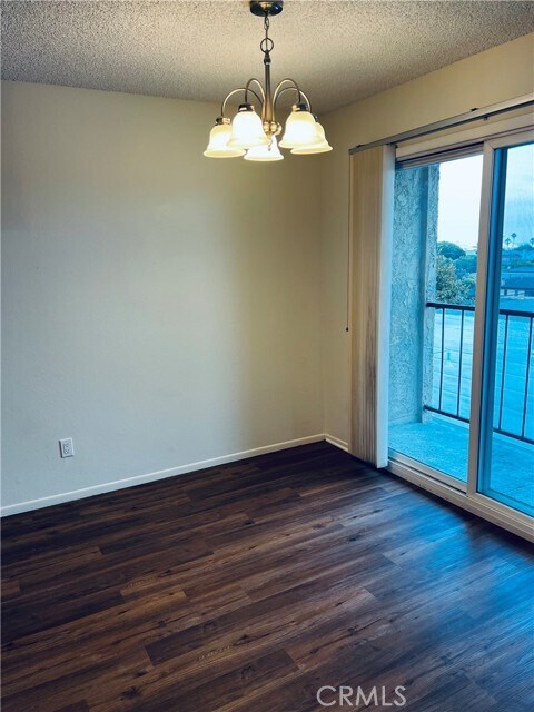 Foto del edificio - 1279 W 24th St