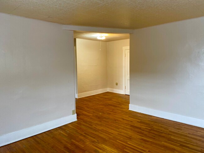 Building Photo - 1215 N 9th St