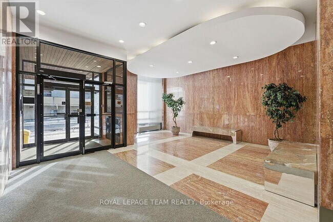 Photo du bâtiment - 475 Laurier Ave W