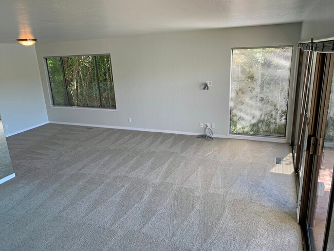Building Photo - 635 S Eliseo Dr