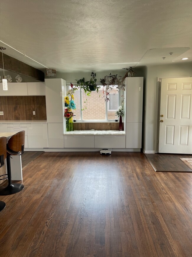 Building Photo - 2210 Marshall St