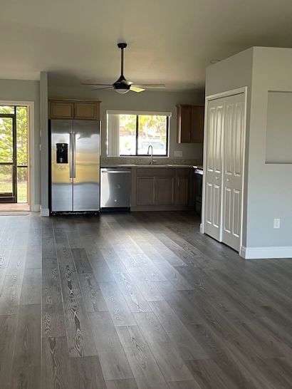 Foto del edificio - 464 Boundary Blvd