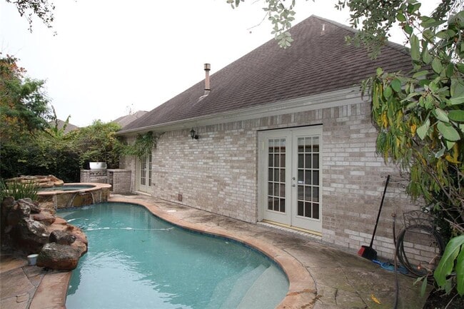 Foto del edificio - 1648 Lakeside Enclave Dr