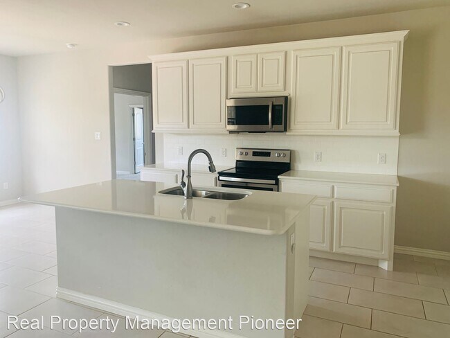 Foto del edificio - 3 br, 2 bath House - 121 Ken's Court