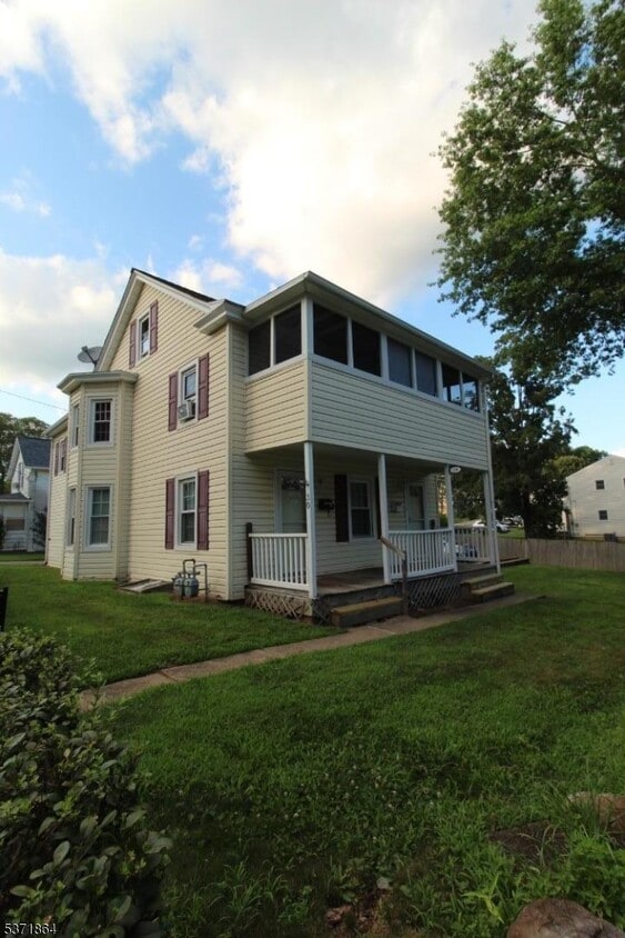 Foto principal - 30 White Meadow Ave
