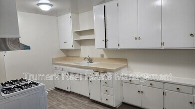 Building Photo - 323 N Howard St