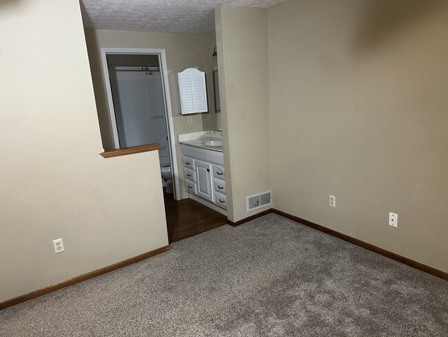 1st bedroom - 4945 Kristie Falls