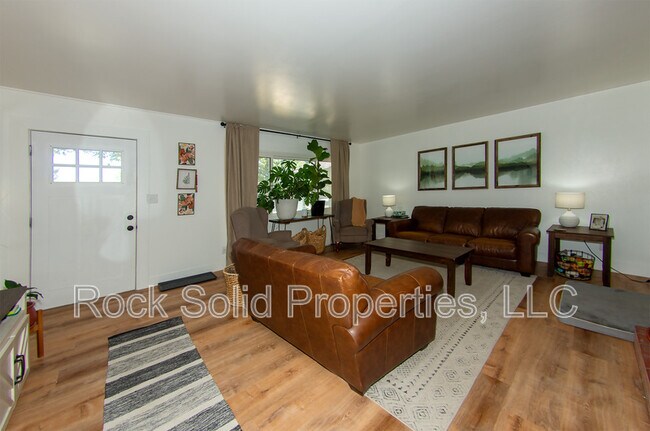 Building Photo - 5512 Frederick Dr