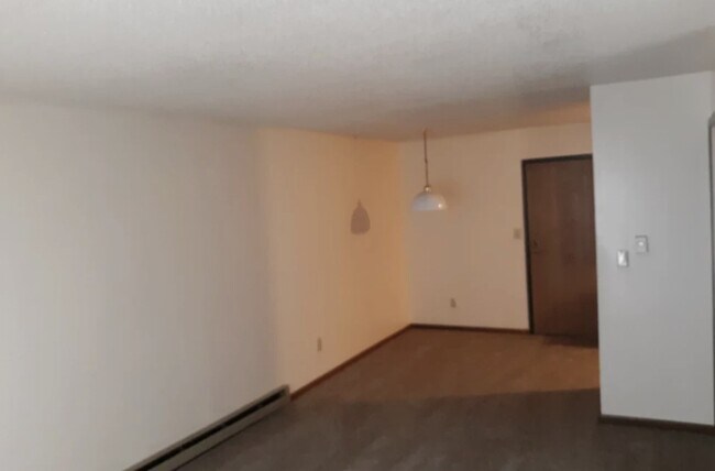 Building Photo - 700 W Main St