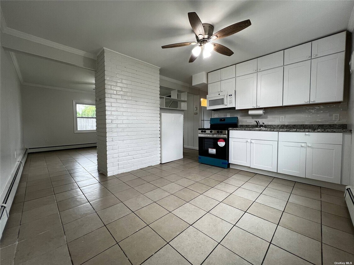 39 Sleepy Ln Unit 39, Hicksville, NY 11801 Apartments in Hicksville