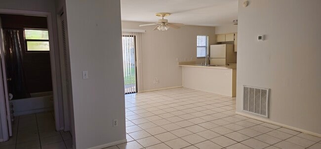 Building Photo - 2132 S Gleneagle Ter