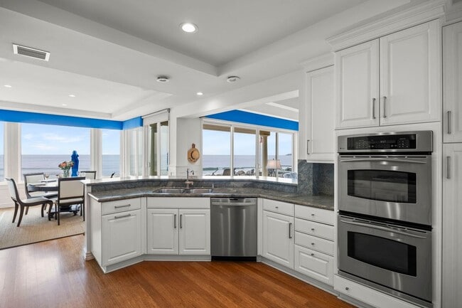 Building Photo - 3086 Solimar Beach Dr