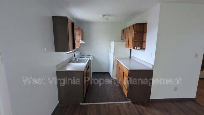 Building Photo - 9 Lair of II