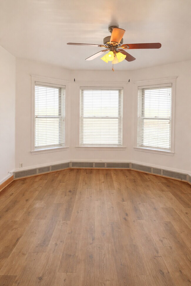 Foto del edificio - 1539 W 71st St