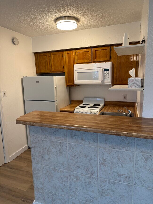 Breakfast Bar - 2301 Basil Dr