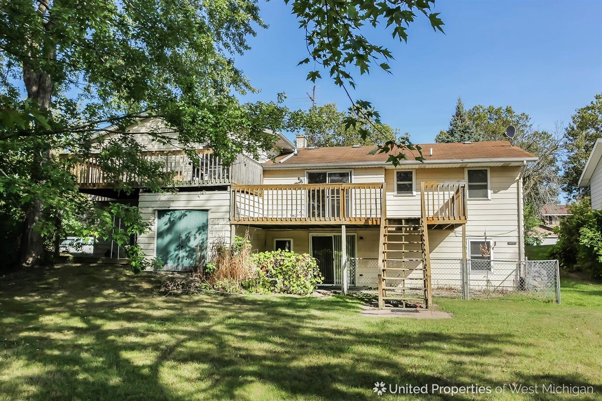 3922 Camelot Dr SE, Grand Rapids, MI 49546 Room for Rent in Grand Rapids, MI