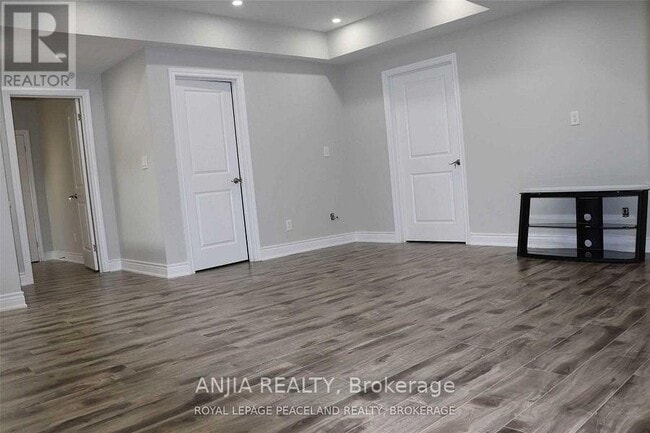 Building Photo - 158 Hurst Ave