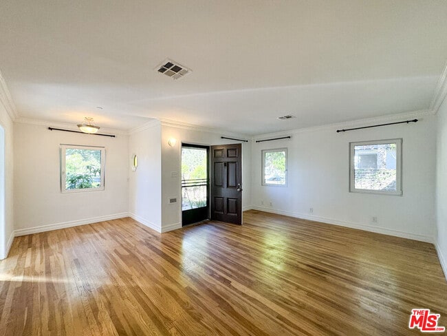 Building Photo - 1116 Chelsea Ave