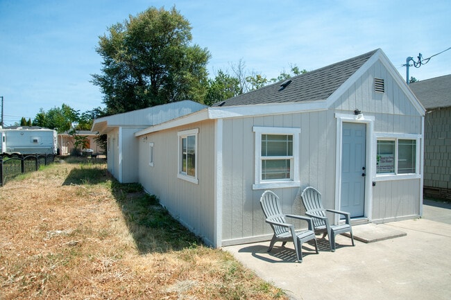 Building Photo - 603 Military St