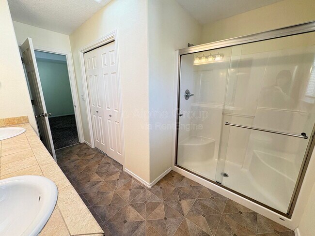 Foto del edificio - 1430 NE Glen Ellen Dr
