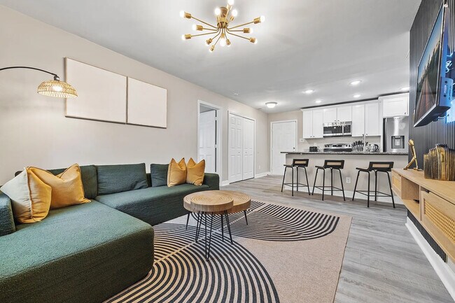 Foto del edificio - Room in House on Ayrshire Cir NW