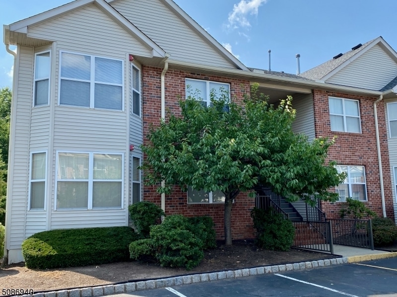 16 Katie Ct Unit 16, East Hanover, NJ 07936 Condo for Rent in East