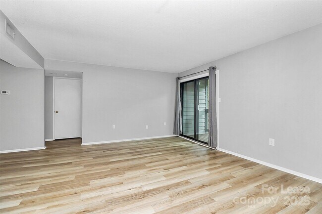 Foto del edificio - 5012 Sardis Rd