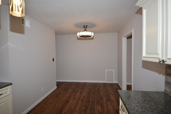 Building Photo - 1150 Beech St