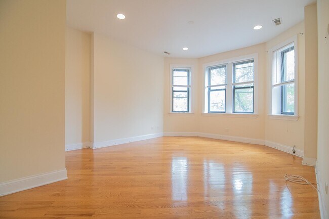 Foto del edificio - 2034 W Arthur Ave