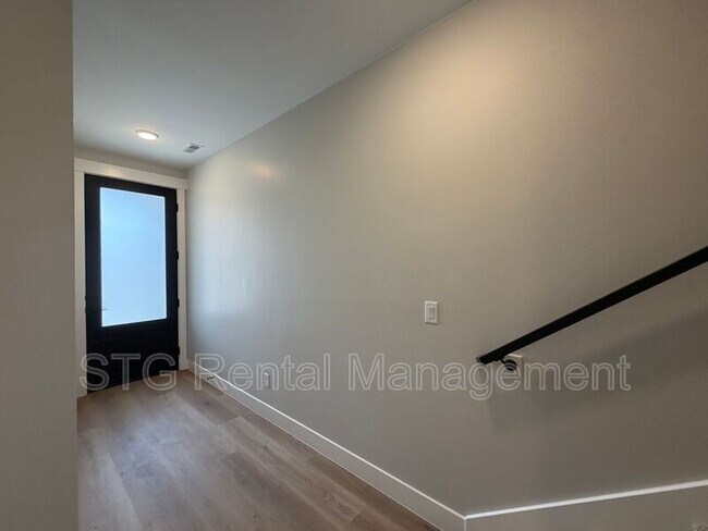 Building Photo - 577 E Hemsworth Ln
