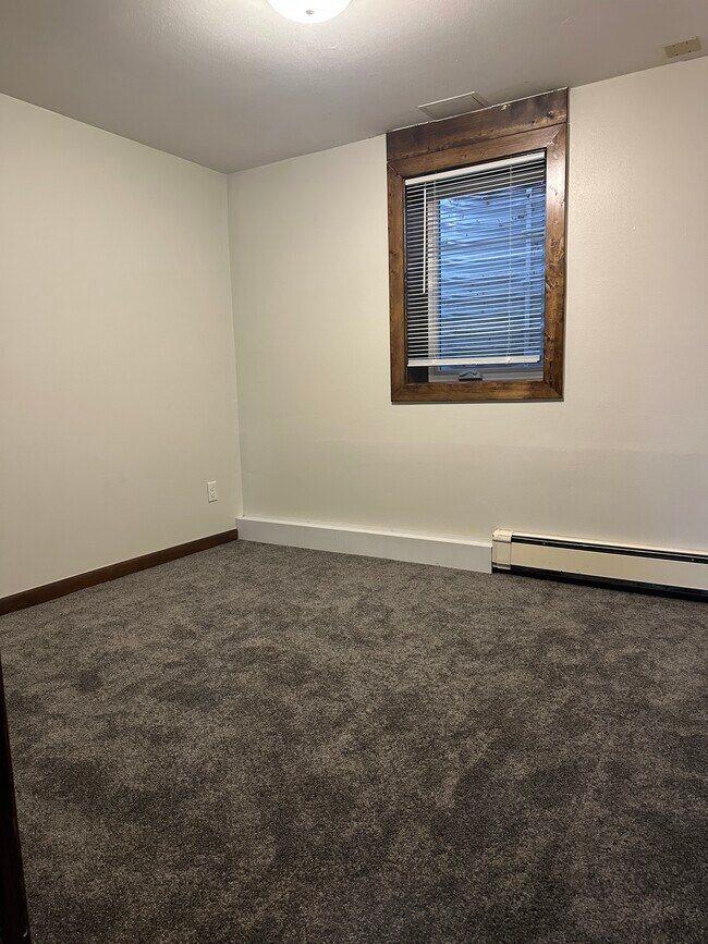 Cama 1 - 401 N Madison St
