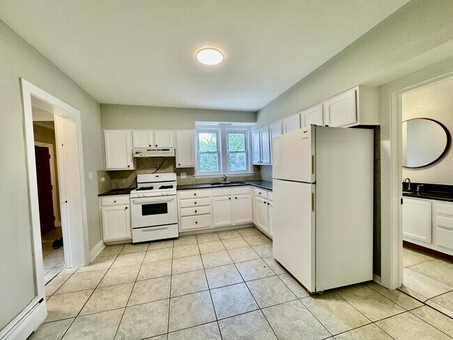 Foto del edificio - 844 Deerfield Rd
