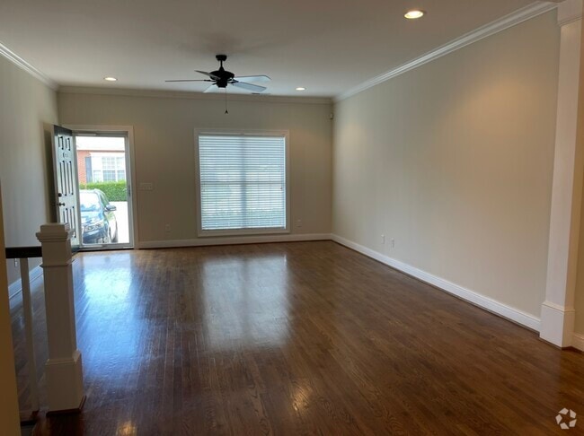Building Photo - 144 Saint James Pl