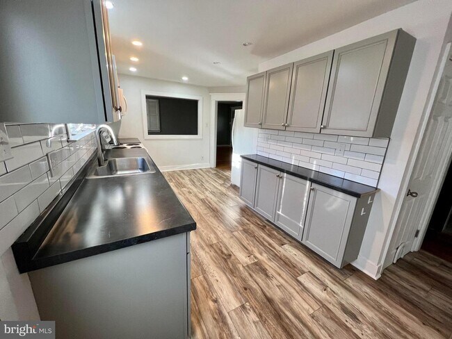 Building Photo - 1365 Davisville Rd