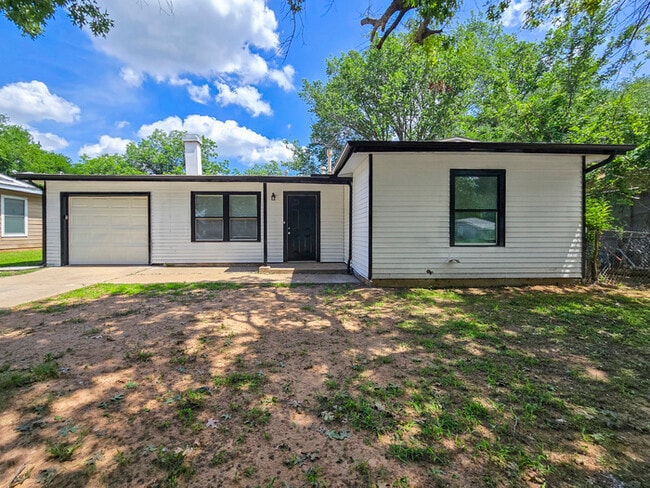 Photo - 601 Brookfield Dr (Hurst, TX) House