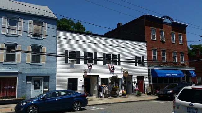 Building Photo - 292-294 Main St