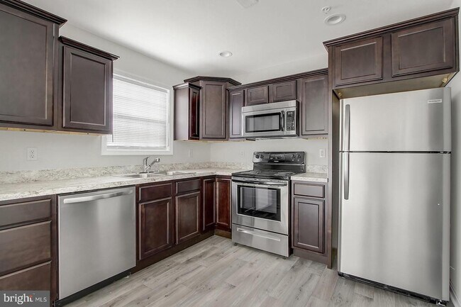 Building Photo - 220 Beechwood Way