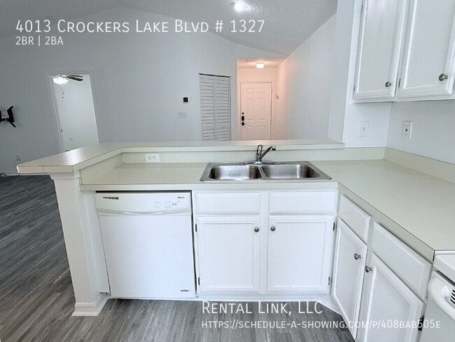Foto del edificio - 4013 Crockers Lake Blvd
