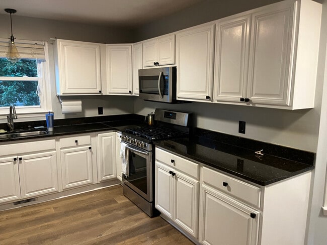 Foto del edificio - 5109 Simmons Branch Trail