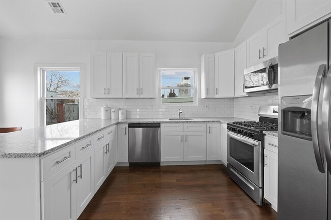 Building Photo - 111 Charles St