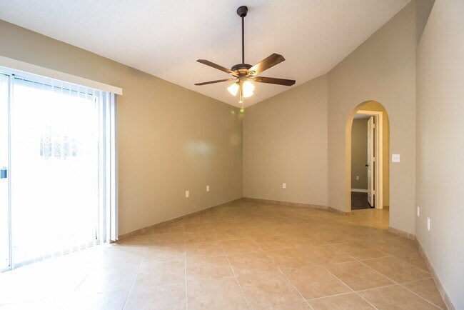 Foto del edificio - 272 Regal Downs Cir