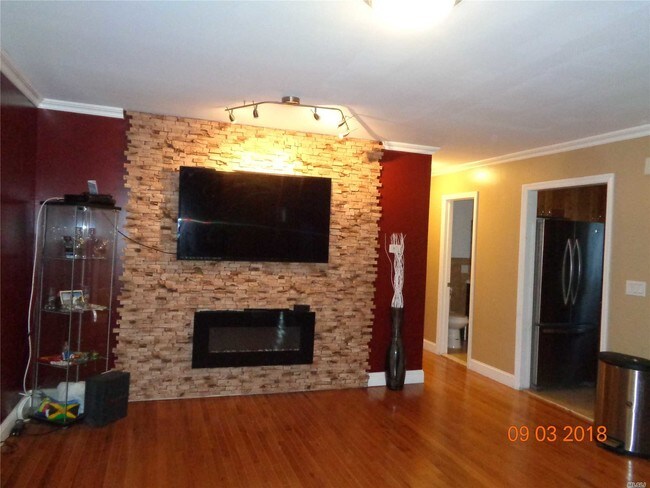 Foto del edificio - 241-23 147th Ave