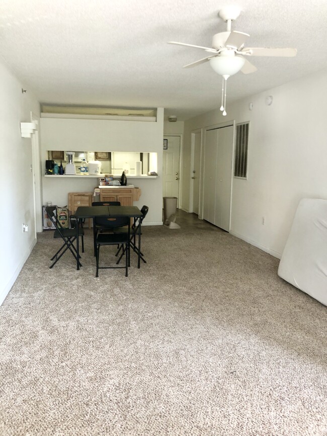 Building Photo - 1430 Collegiate Cir