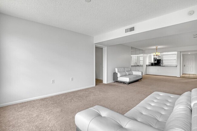 Foto del edificio - 3511 Village Blvd