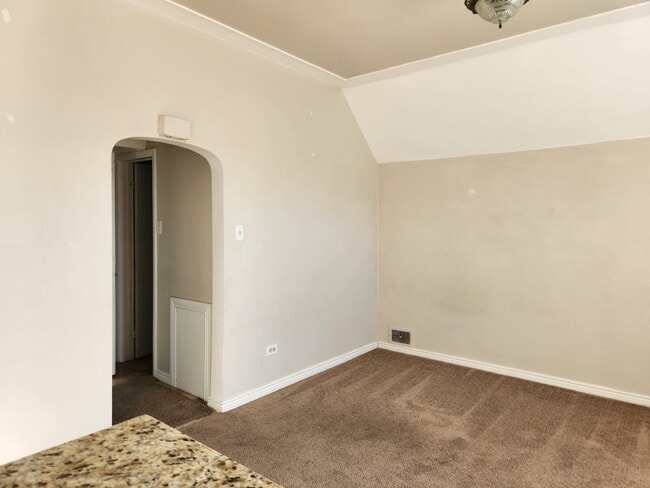 Foto del edificio - Newly Renovated Studio Apt. in Classic Victorian Home in Baker District