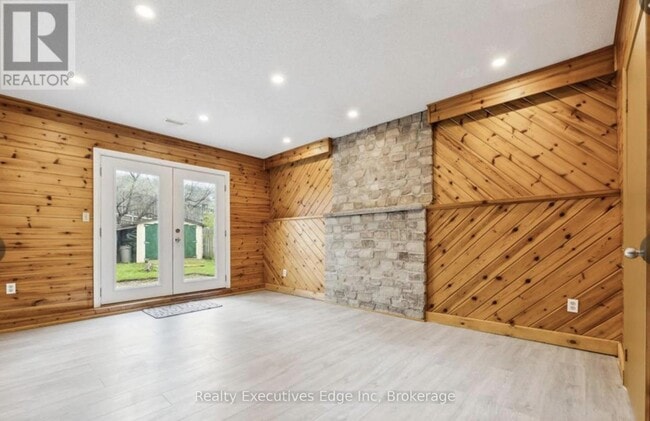Building Photo - 65 Overbank Dr