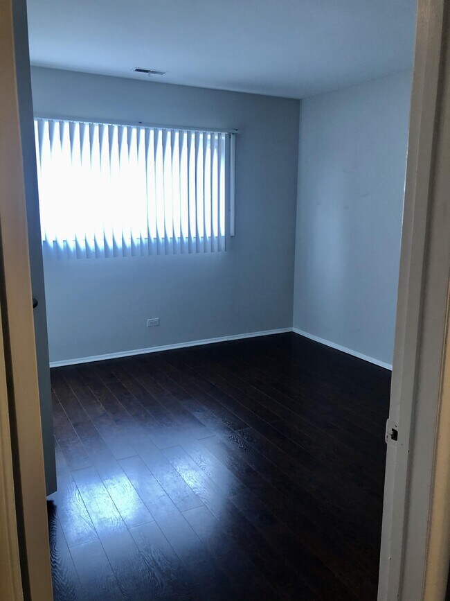 Foto del edificio - 1029 Des Plaines Ave