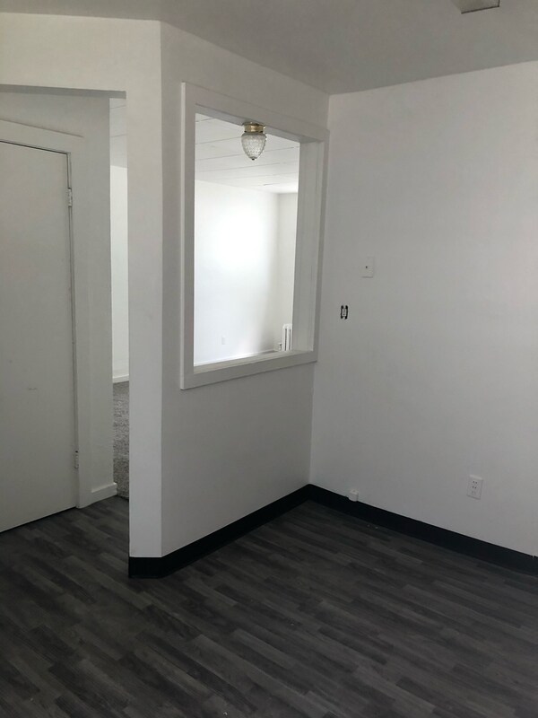 Building Photo - 316 James St